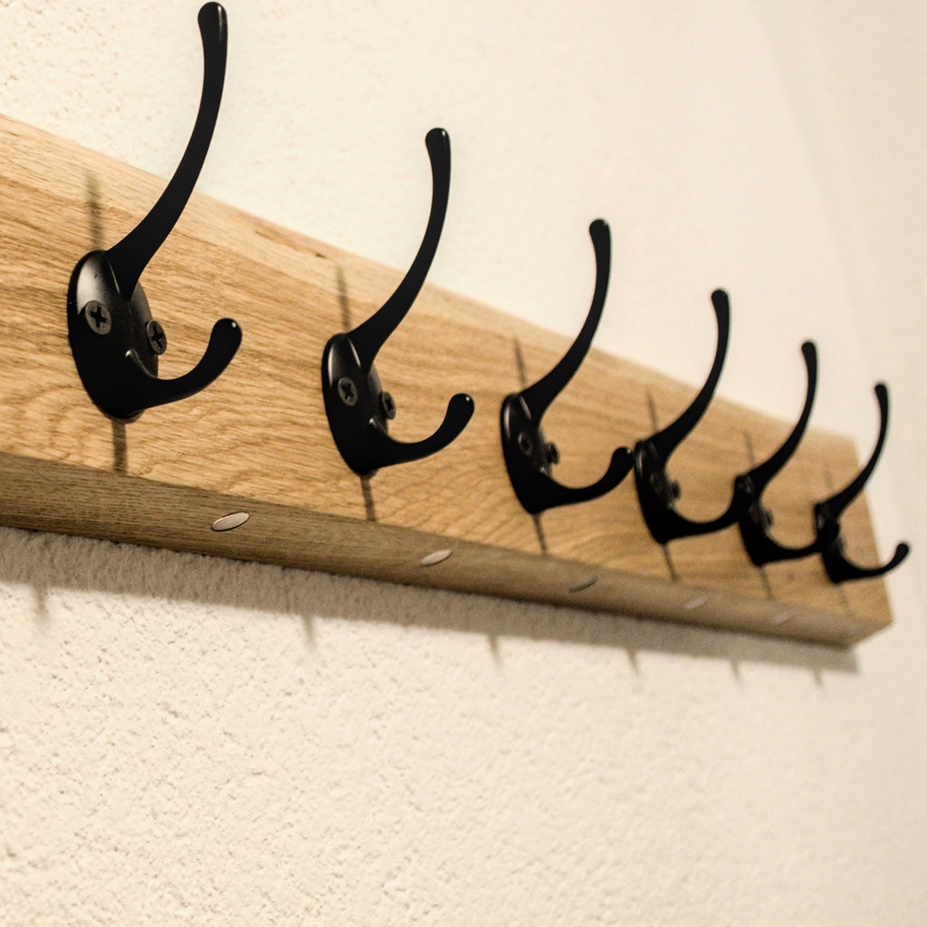 Hakenleiste aus Eiche mit Baumkante