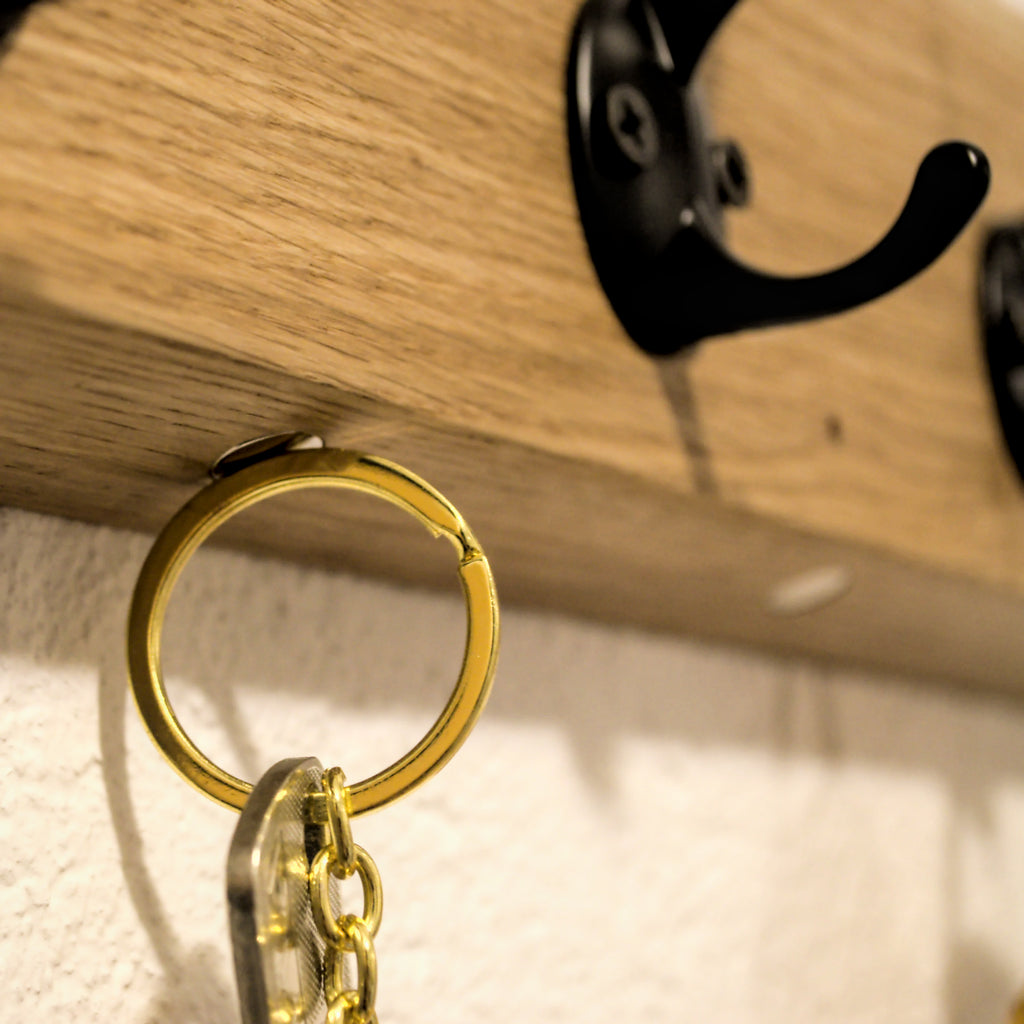 Hakenleiste aus Eiche mit Baumkante