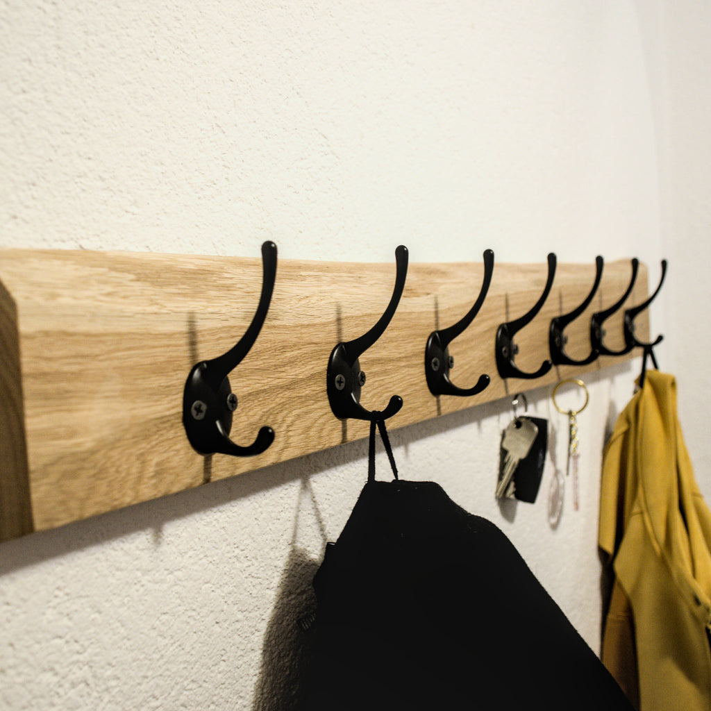 Hakenleiste aus Eiche mit Baumkante