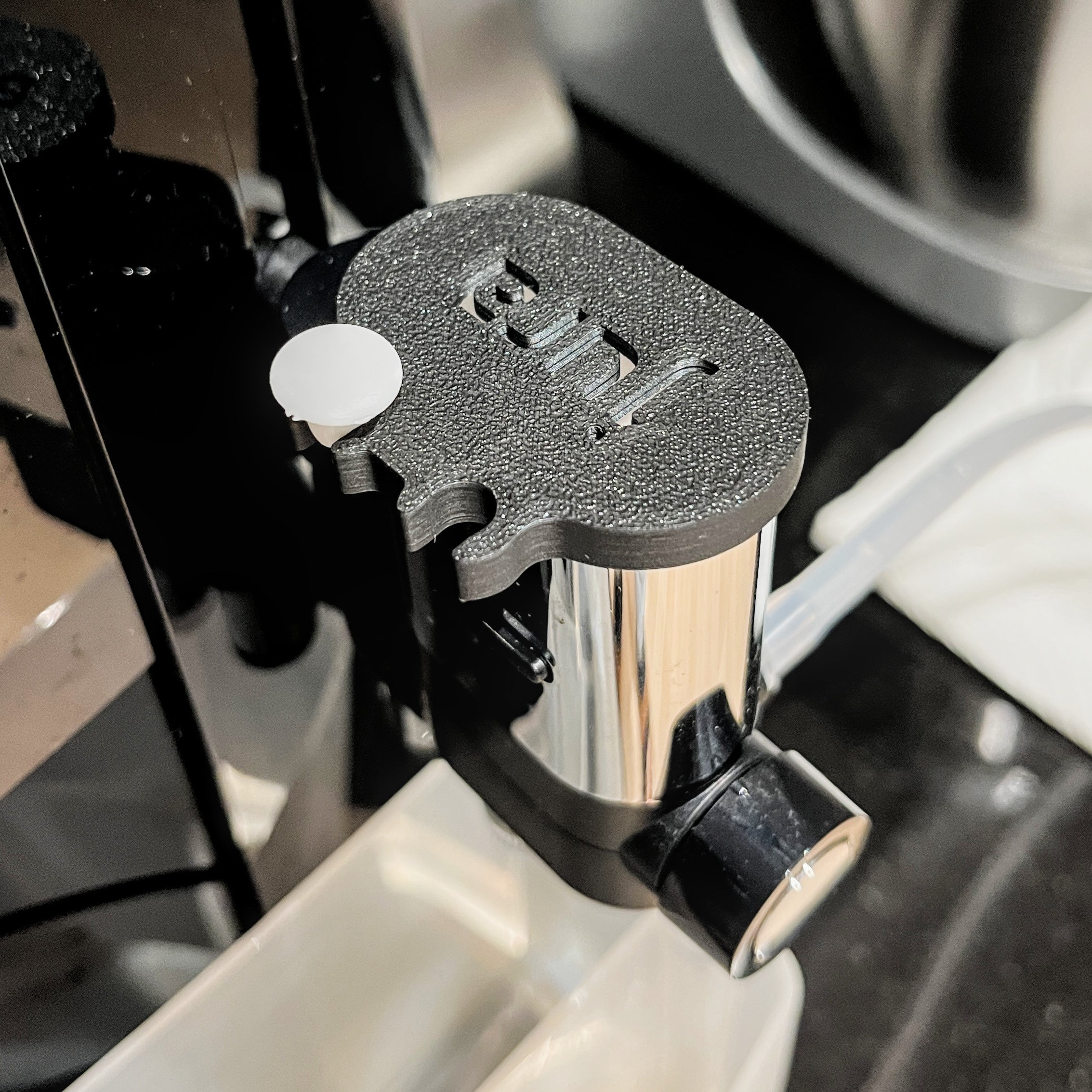 Schlauchhalter für Jura E8 Kaffeemaschine