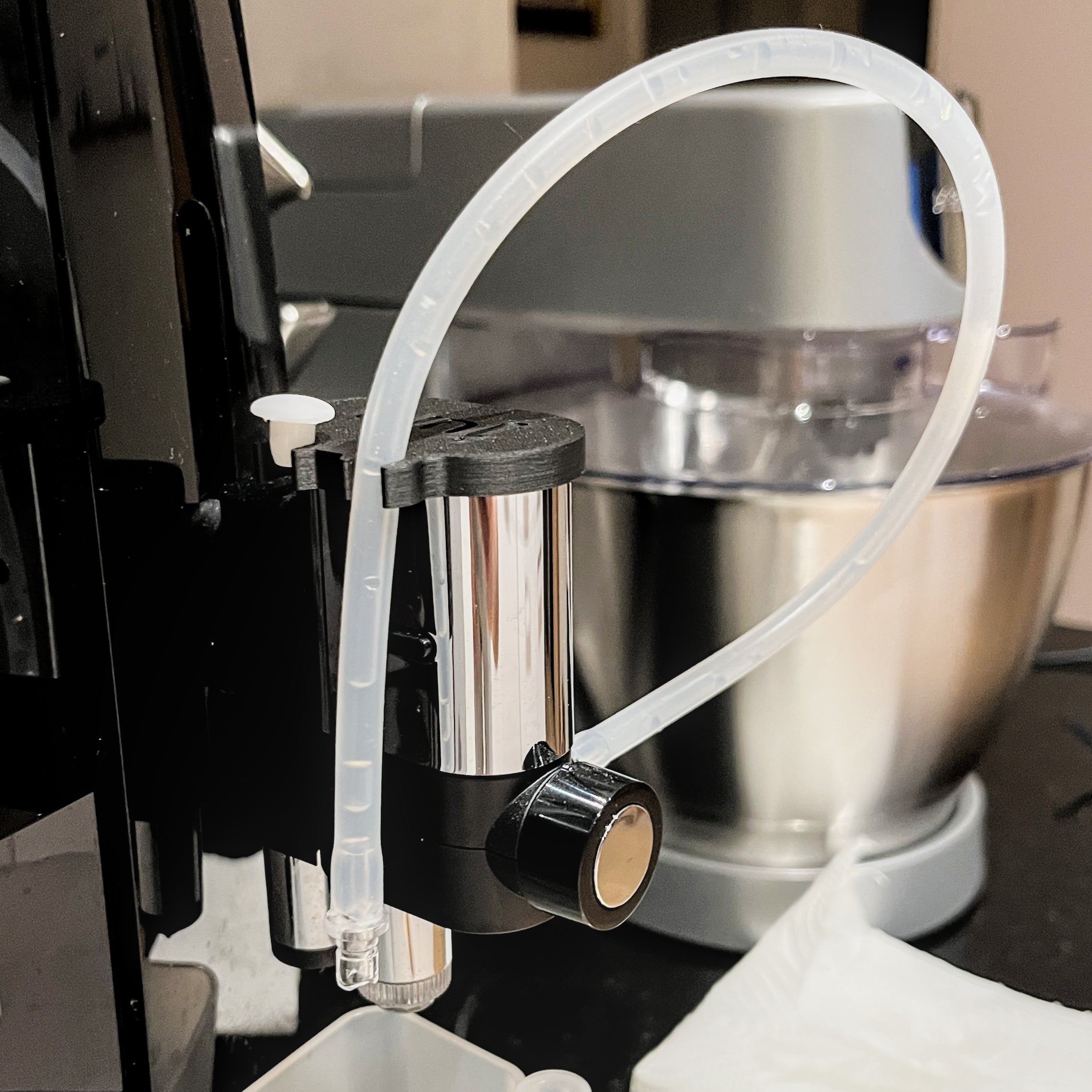 Schlauchhalter für Jura E8 Kaffeemaschine